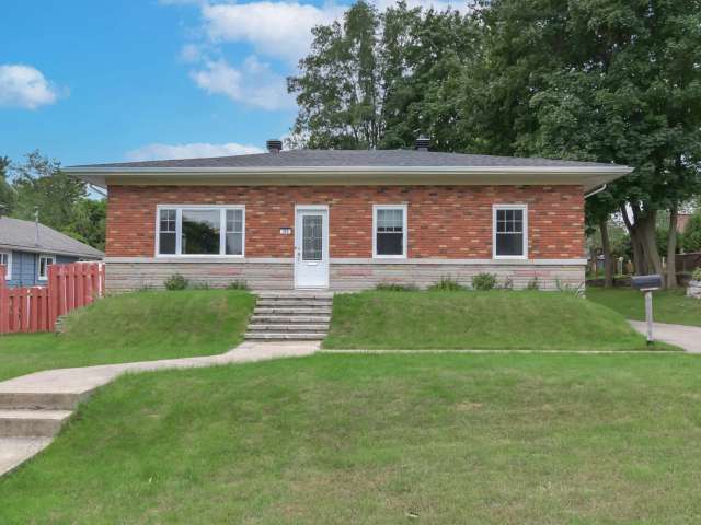 Bungalow For Sale in Quebec, Quebec