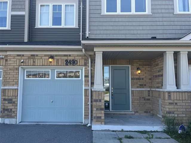 Townhouse For Sale in Oshawa, Ontario