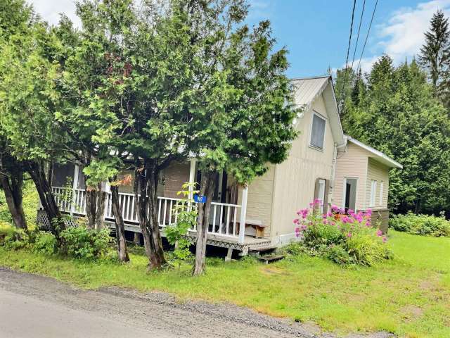 Bungalow For Sale in Quebec, Quebec