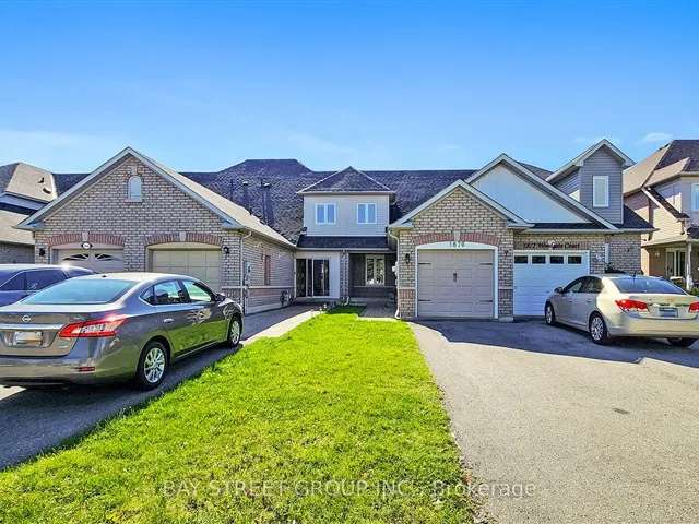 Townhouse For Sale in Oshawa, Ontario