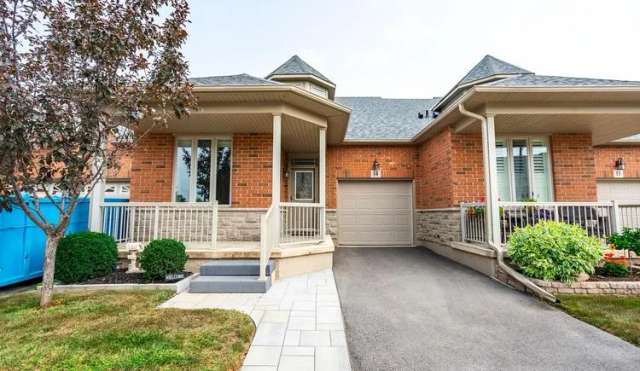 Townhouse For Sale in Burlington, Ontario