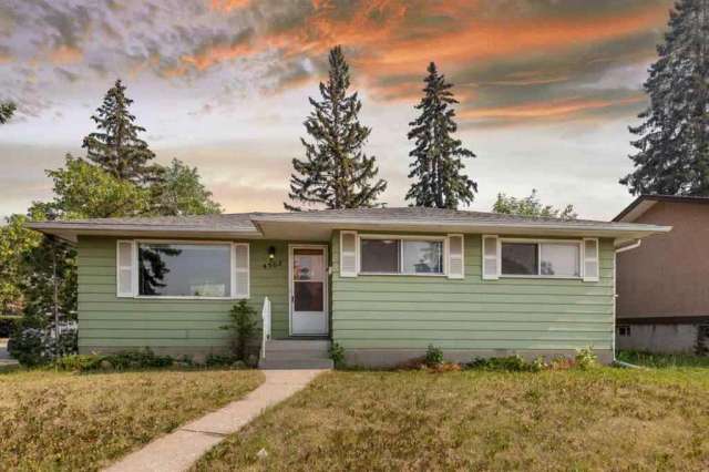 House For Sale in Calgary, Alberta