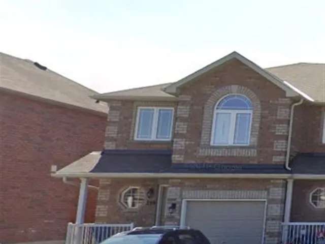 Townhouse For Rent in Barrie, Ontario