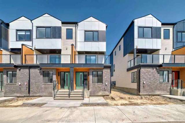 Townhouse For Sale in Calgary, Alberta