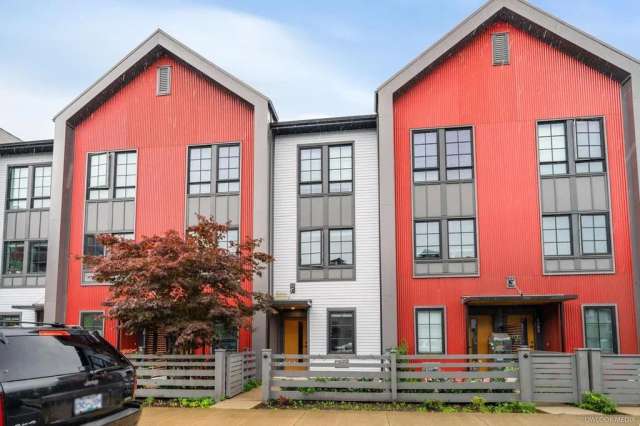 Townhouse For Sale in Squamish, British Columbia