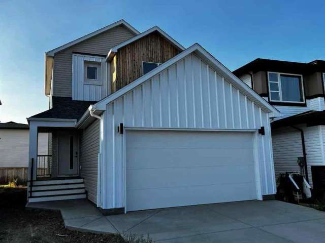 House For Sale in Lethbridge, Alberta