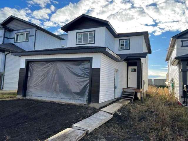 House For Sale in Lethbridge, Alberta