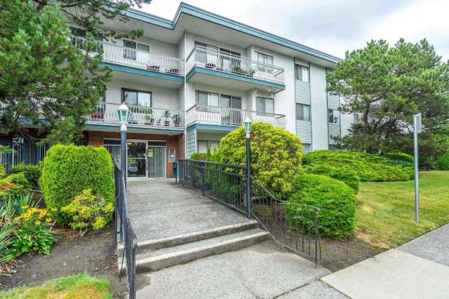 A $339,900.00 Apartment/Condo with 1 bedroom in Cloverdale BC, Cloverdale