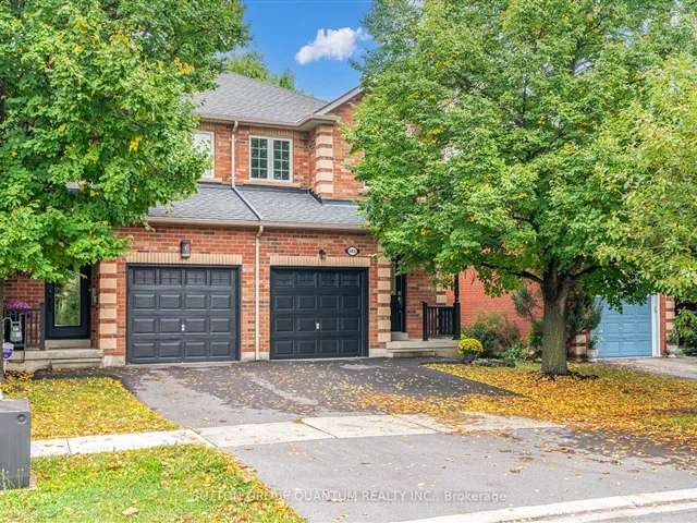 Townhouse For Sale in Oakville, Ontario