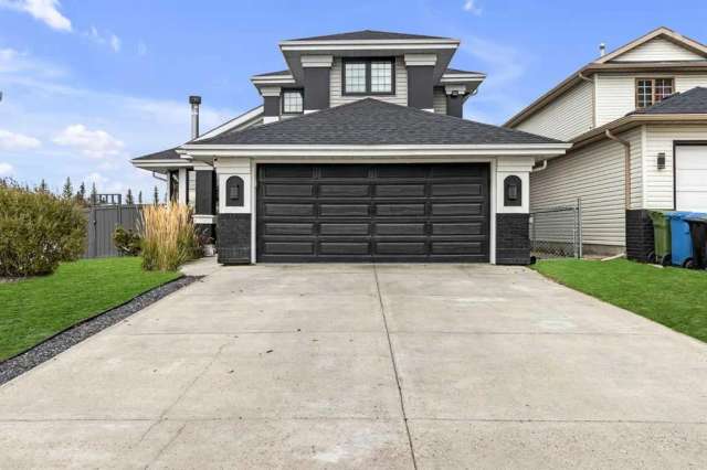 House For Sale in Calgary, Alberta