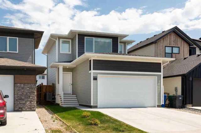 House For Sale in Lethbridge, Alberta