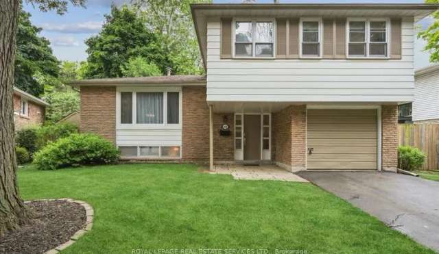 House For Sale in Oakville, Ontario