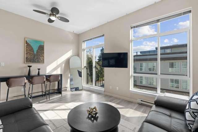 Condo For Sale in Surrey, British Columbia