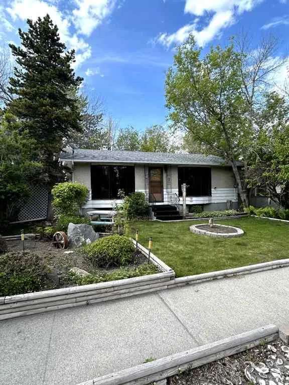 House For Sale in Pincher Creek, Alberta