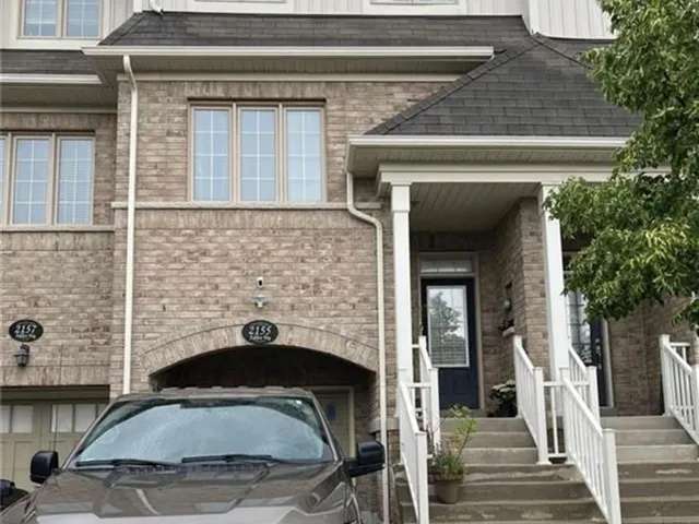 Townhouse For Rent in Oakville, Ontario