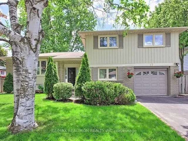 House For Sale in Aurora, Ontario