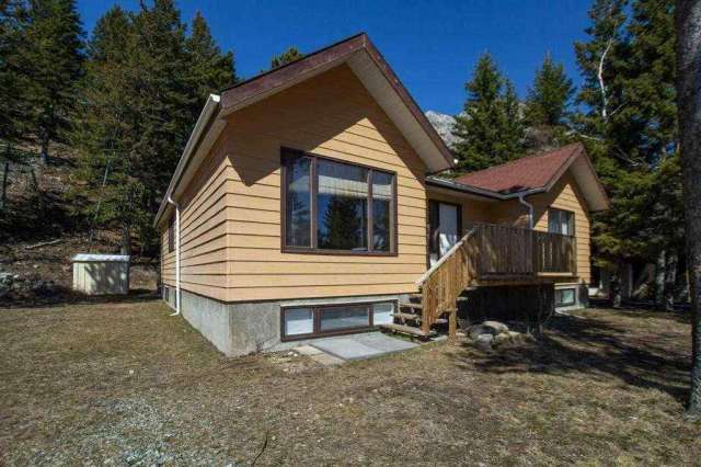 House For Sale in Pincher Creek, Alberta