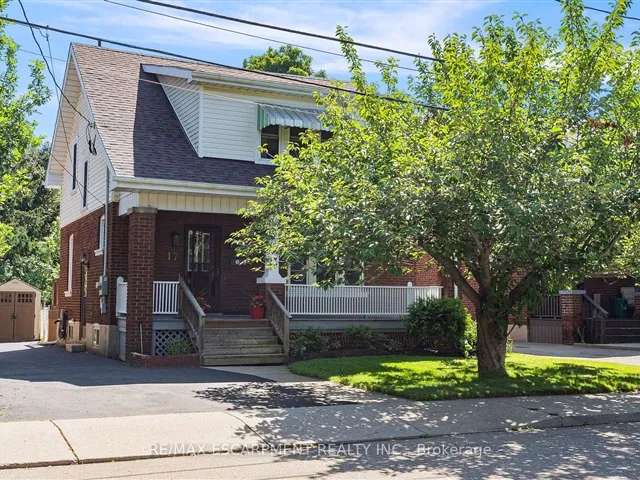 House For Sale in Brantford, Ontario