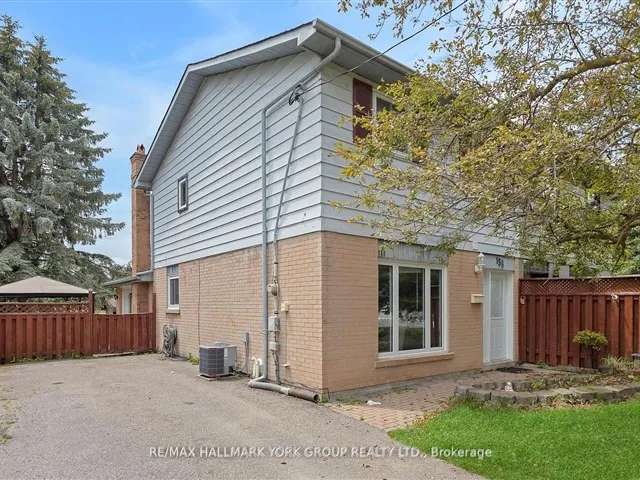 House For Sale in Newmarket, Ontario