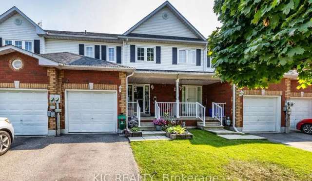 Townhouse For Sale in Oshawa, Ontario