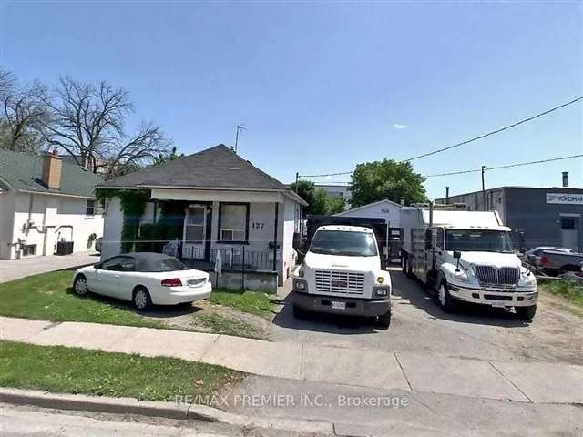 House For Sale in Toronto, Ontario