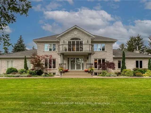 House For Sale in Hamilton, Ontario