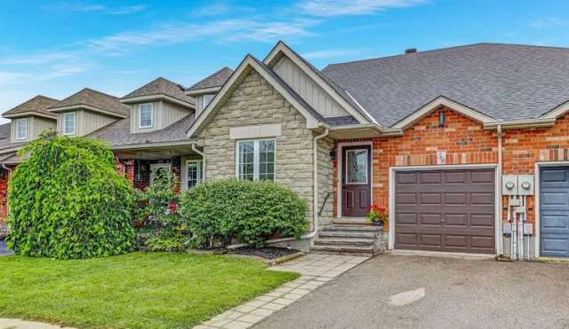 Townhouse For Sale in New Tecumseth, Ontario