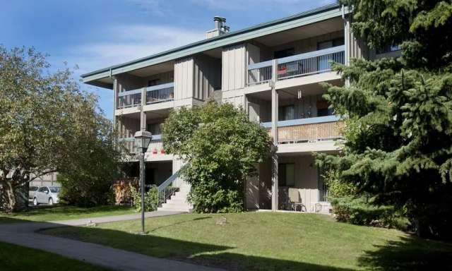 215 86 Ave SE -  in Calgary