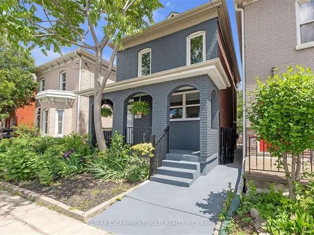 House For Sale in Hamilton, Ontario