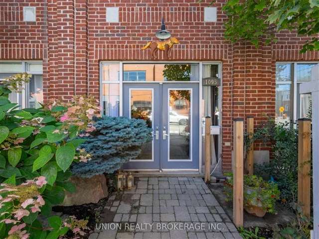 Townhouse For Sale in Toronto, Ontario