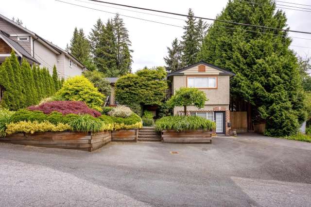 A $1,949,900.00 House/Single Family with 3 bedrooms in Port Moody Centre, Port Moody