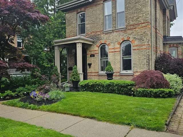 House For Sale in Brantford, Ontario