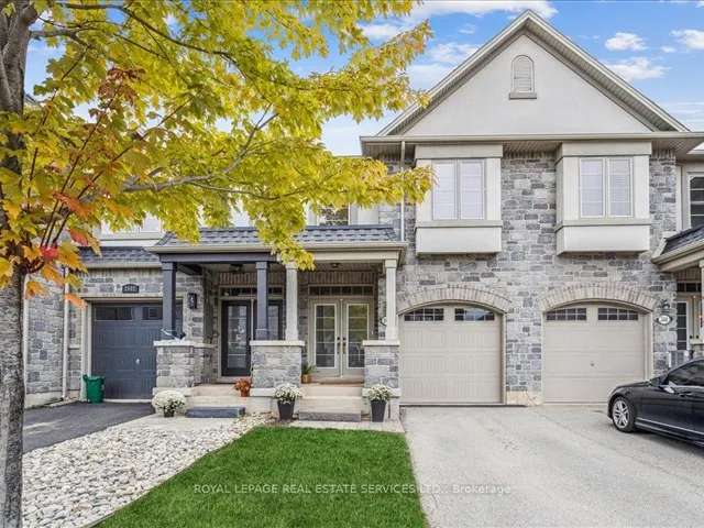 Townhouse For Rent in Oakville, Ontario