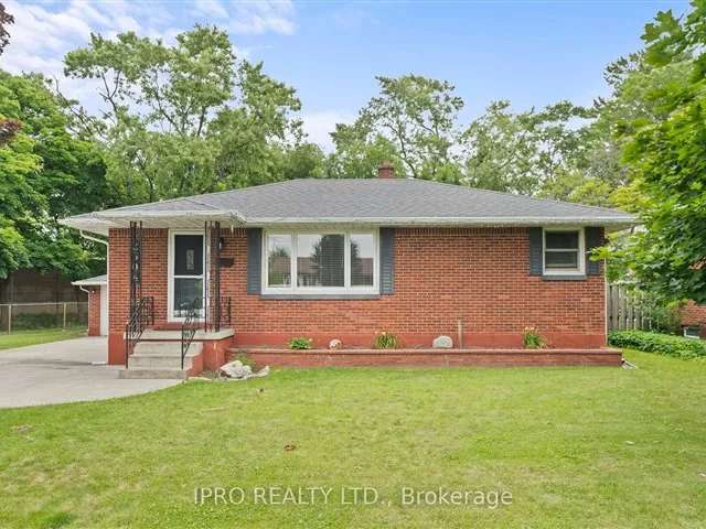 House For Sale in Windsor, Ontario