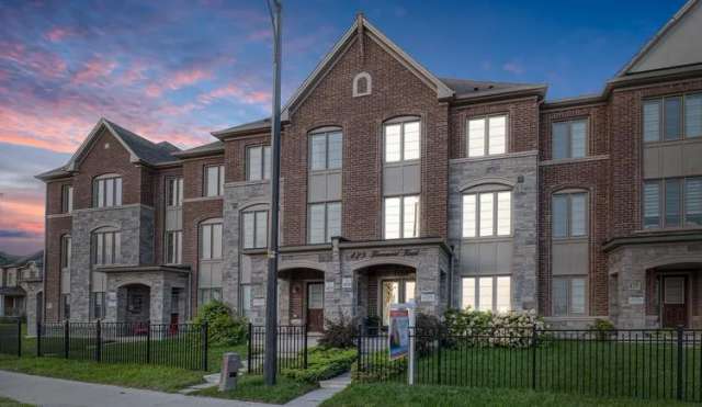 Townhouse For Sale in Brampton, Ontario