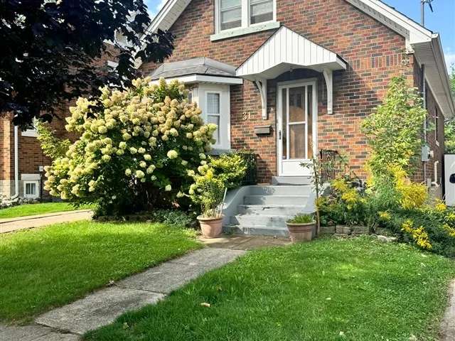 House For Sale in St. Catharines, Ontario