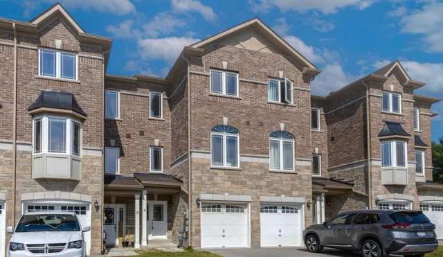 Townhouse For Sale in Essa, Ontario