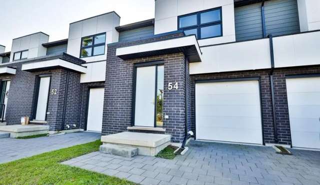 Townhouse For Sale in Unorganized Centre Parry Sound, Ontario