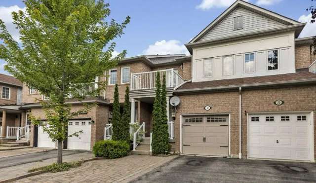 Townhouse For Sale in Oshawa, Ontario