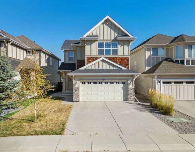 House For Sale in Calgary, Alberta