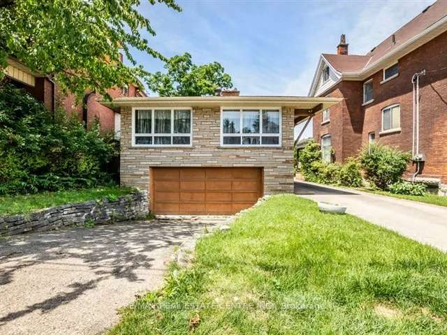 House For Sale in Hamilton, Ontario