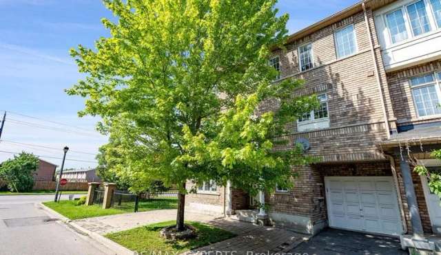 Townhouse For Sale in Mississauga, Ontario