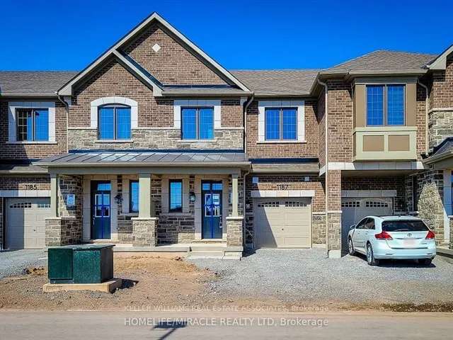 Townhouse For Sale in Oakville, Ontario