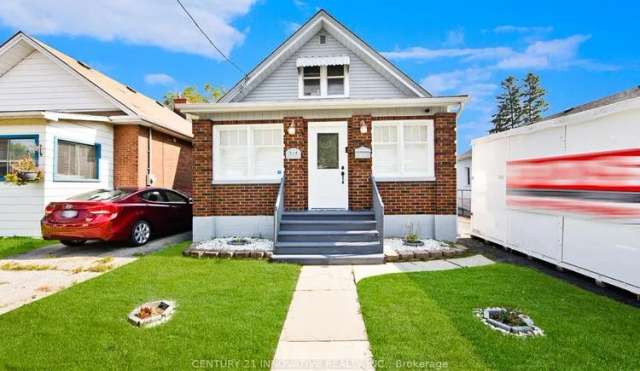 House For Sale in Oshawa, Ontario