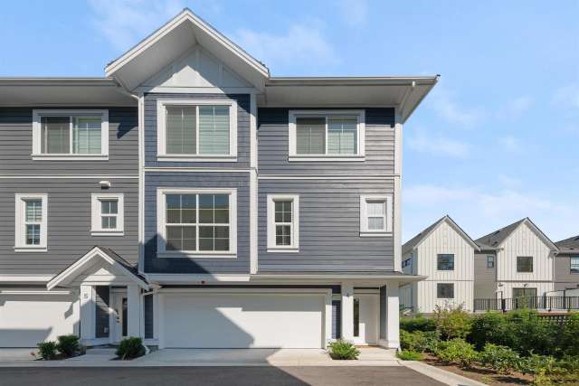 A $1,109,800.00 Townhouse with 4 bedrooms in Willoughby Heights, Langley