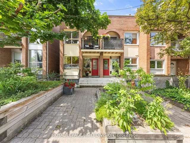 Townhouse For Sale in Toronto, Ontario