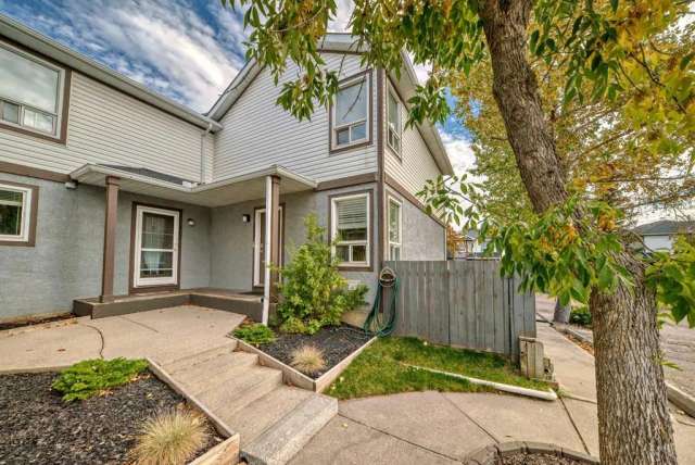 House For Sale in Calgary, Alberta