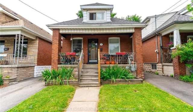 Duplex For Sale in Hamilton, Ontario