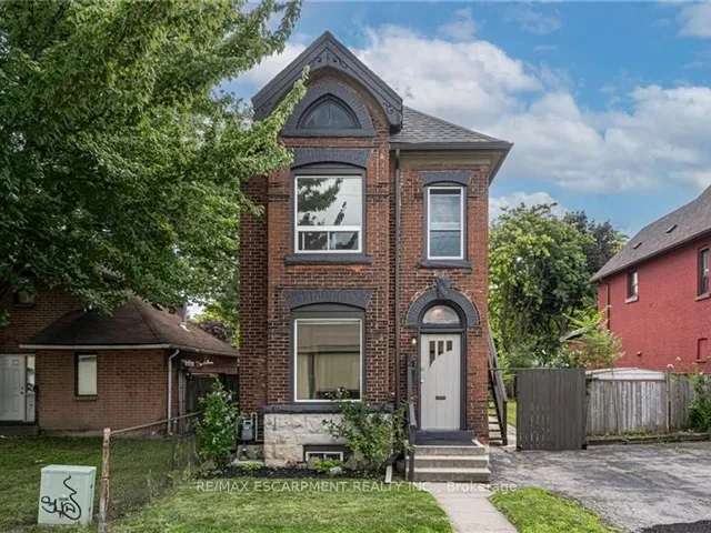 House For Sale in Hamilton, Ontario