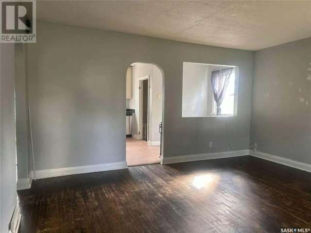 House For Sale in Saskatoon, Saskatchewan